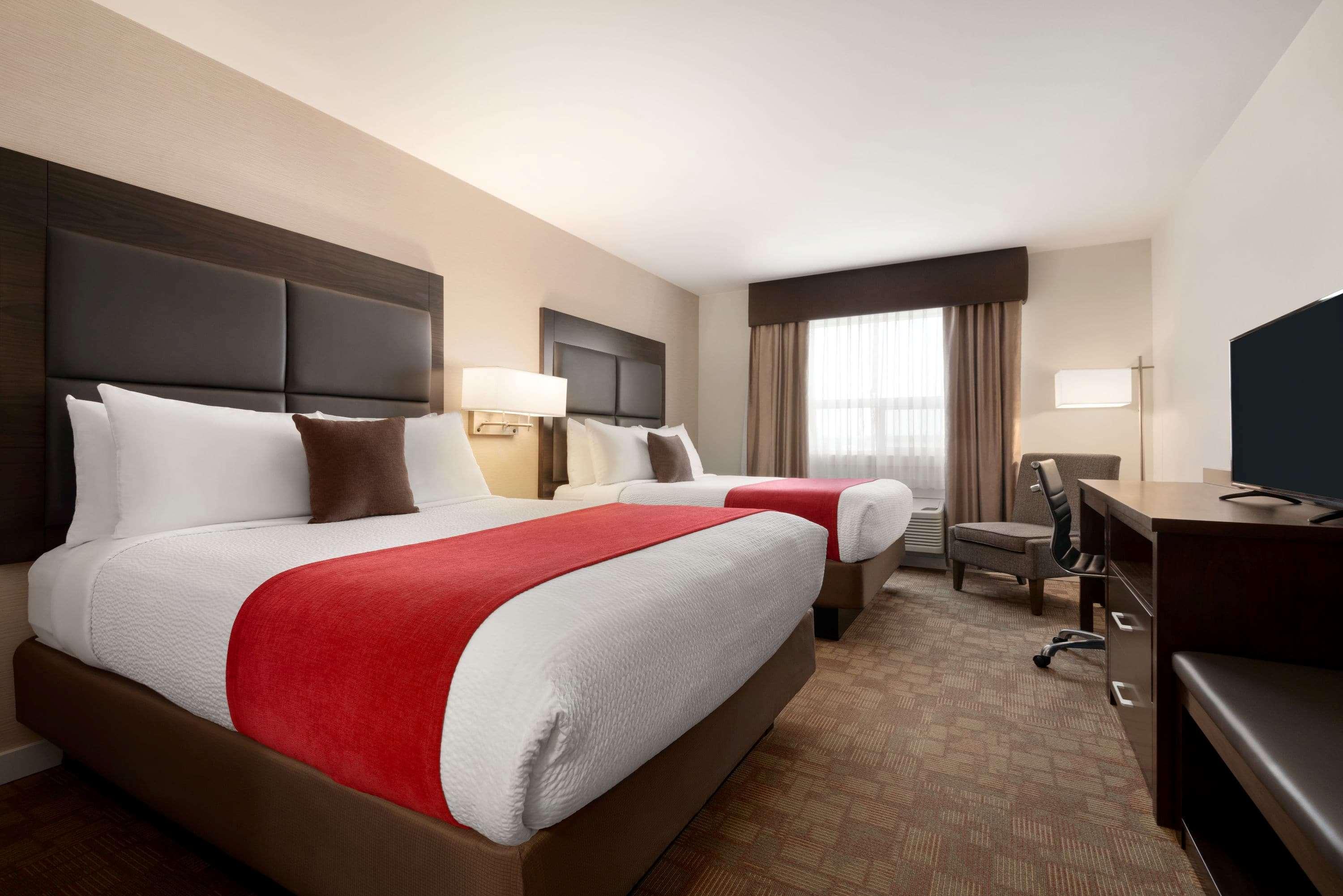 Days Inn By Wyndham 100 Mile House Buitenkant foto