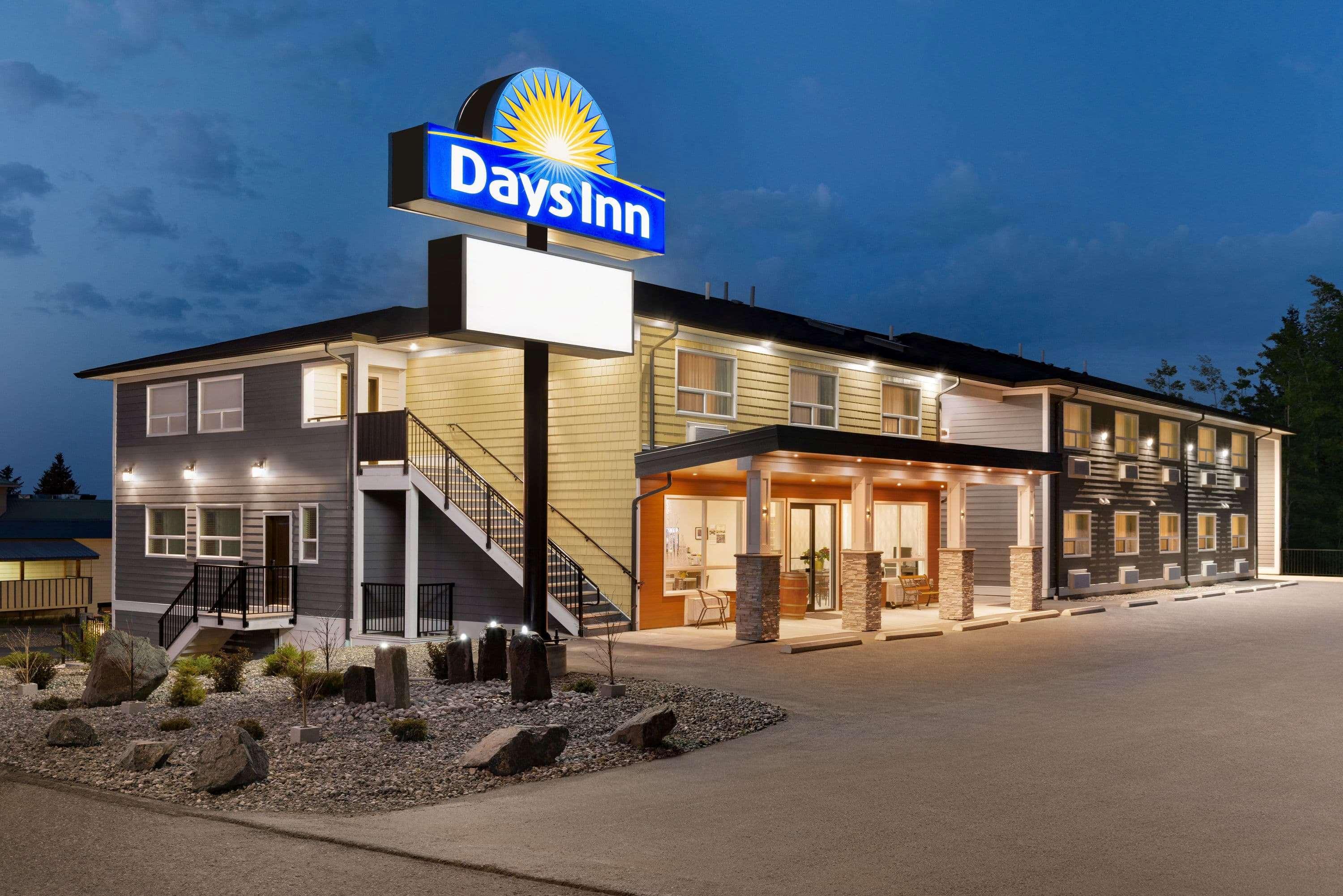 Days Inn By Wyndham 100 Mile House Buitenkant foto