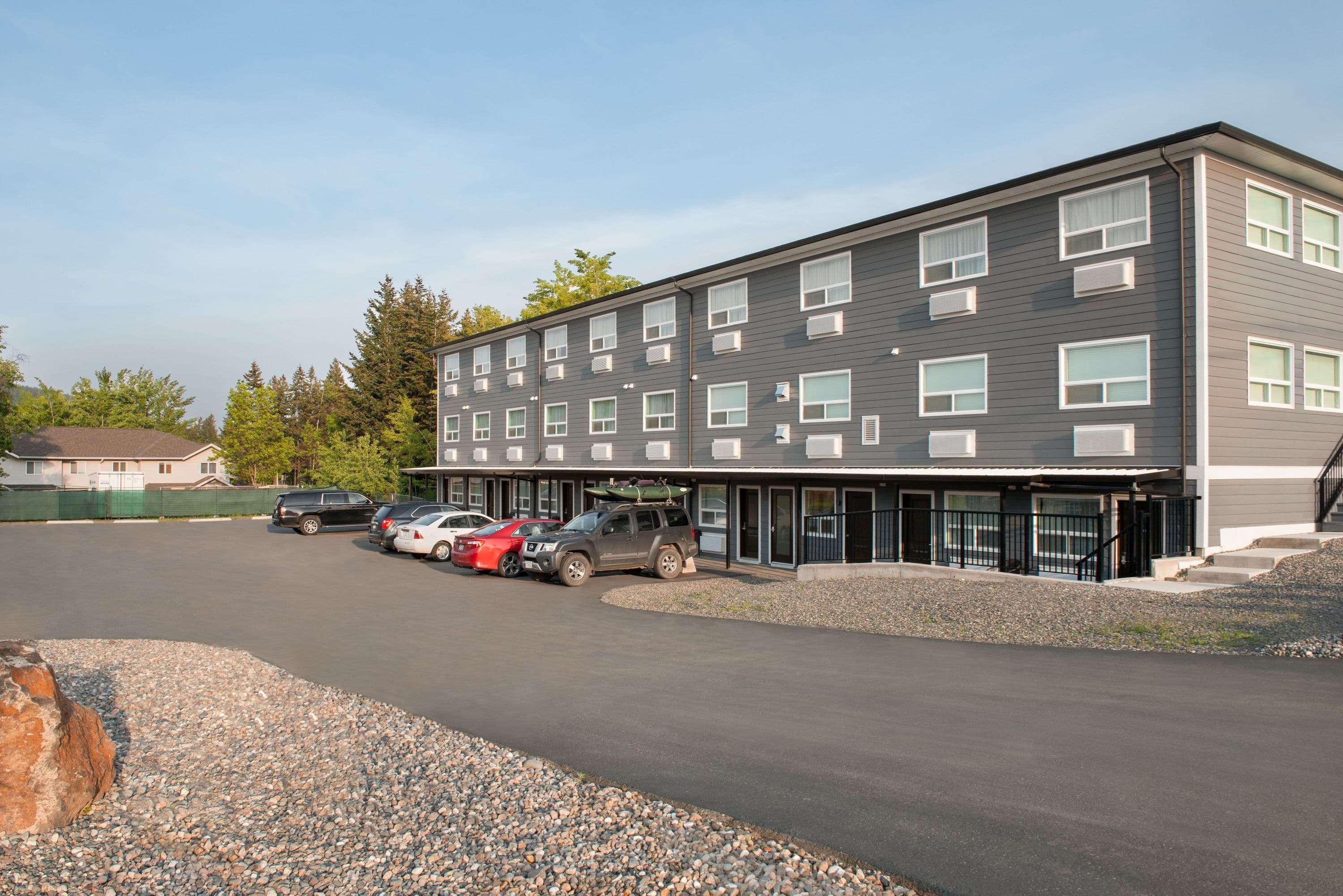 Days Inn By Wyndham 100 Mile House Buitenkant foto