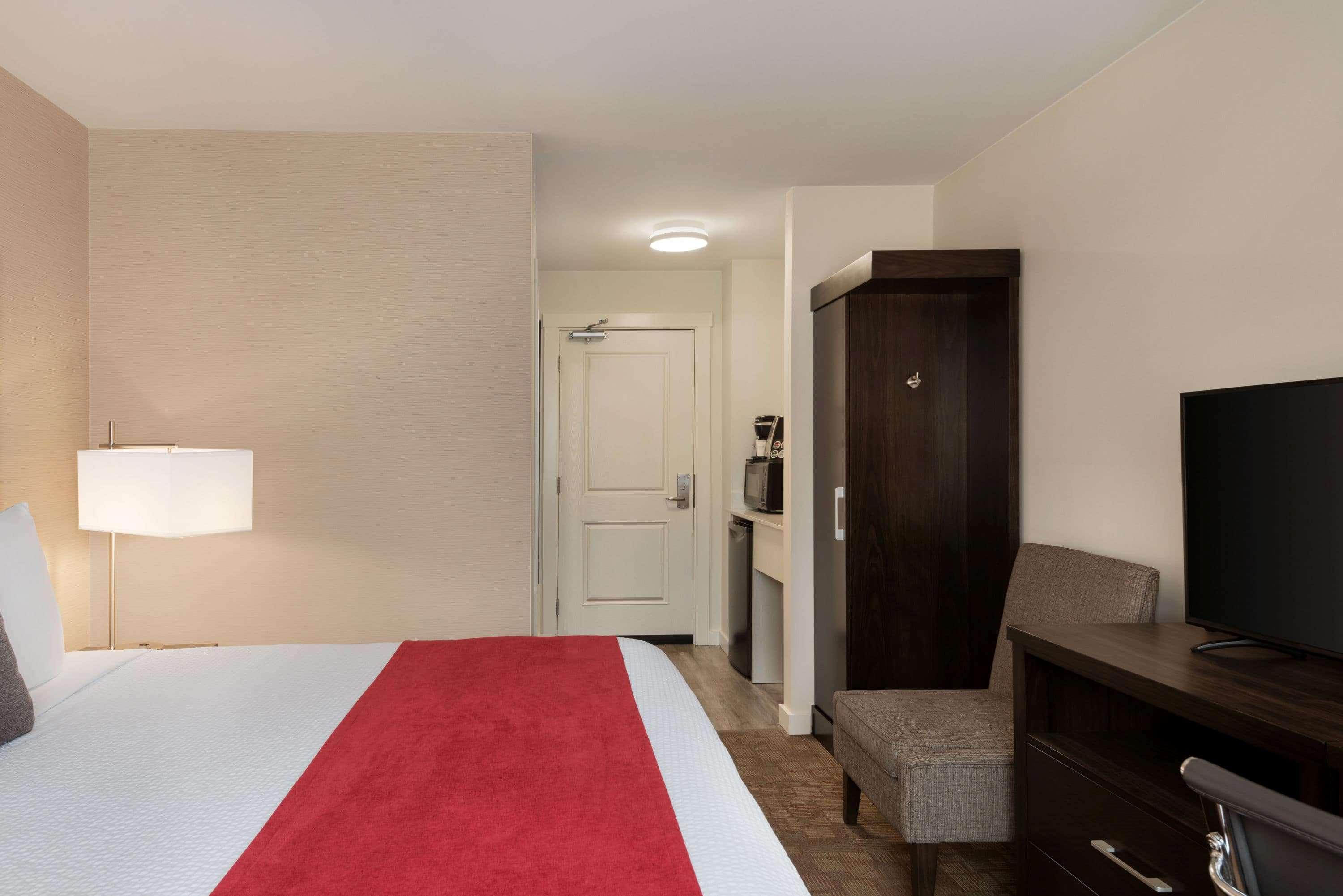 Days Inn By Wyndham 100 Mile House Buitenkant foto