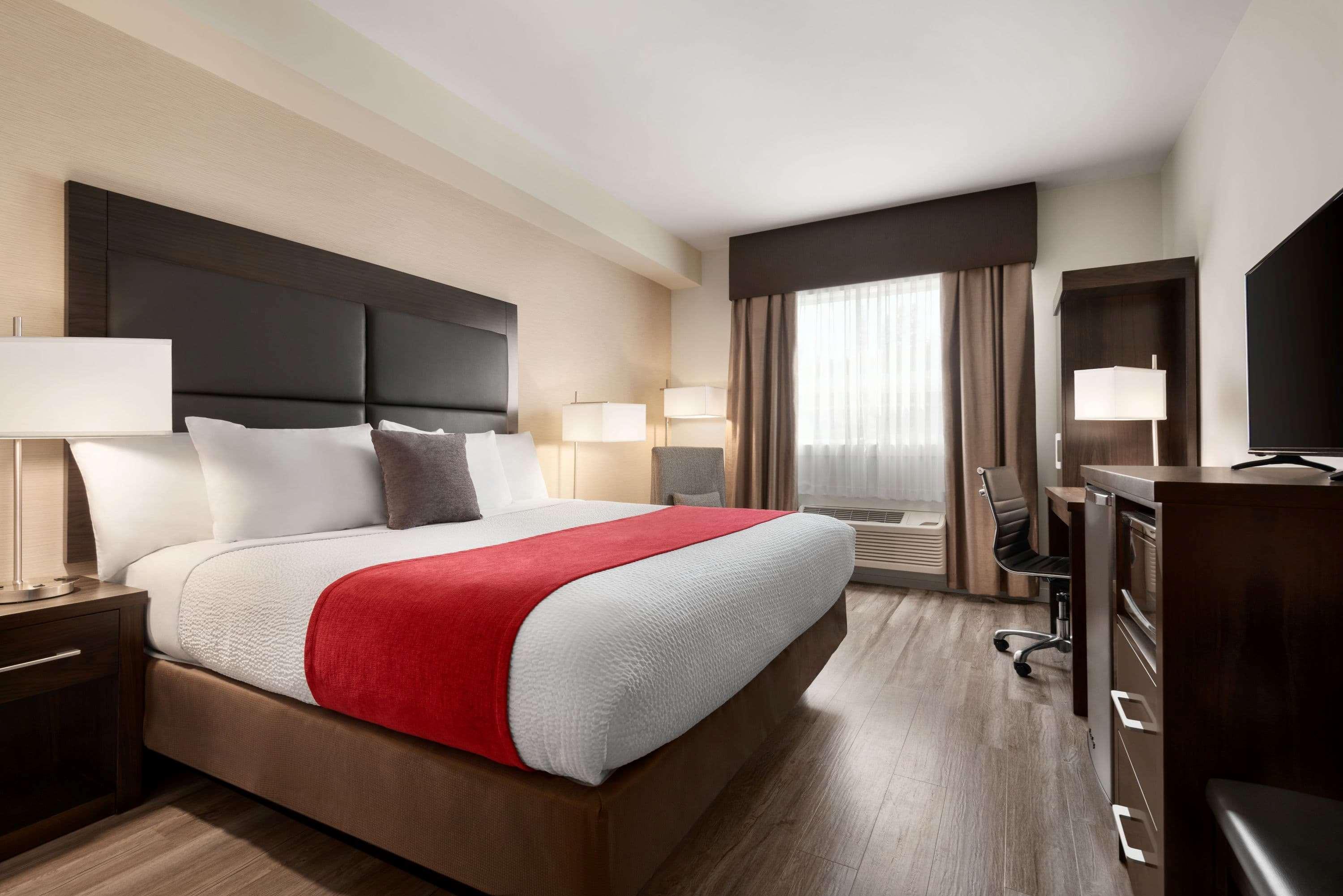 Days Inn By Wyndham 100 Mile House Buitenkant foto