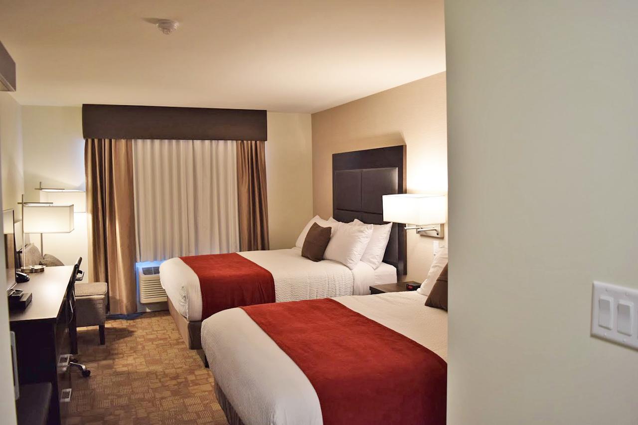 Days Inn By Wyndham 100 Mile House Buitenkant foto