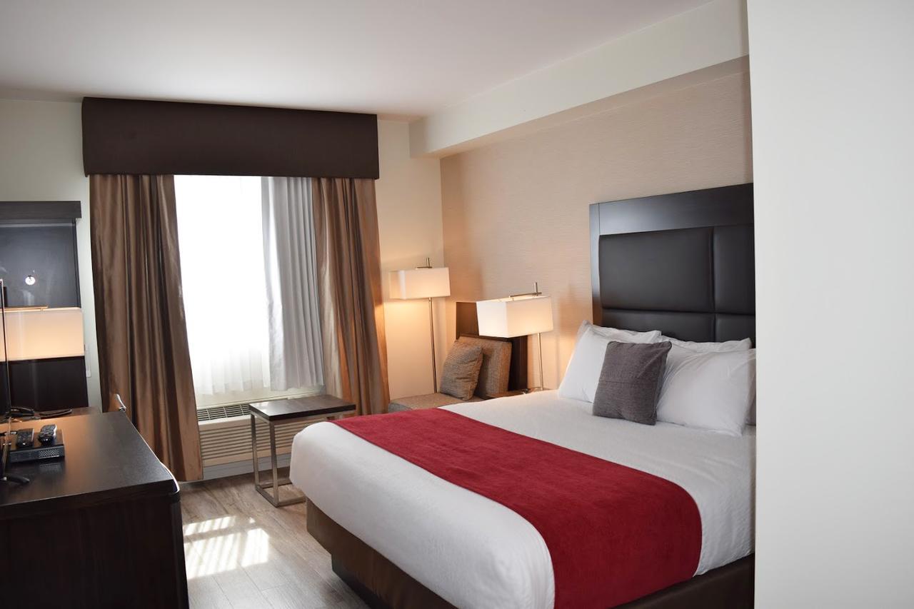 Days Inn By Wyndham 100 Mile House Buitenkant foto